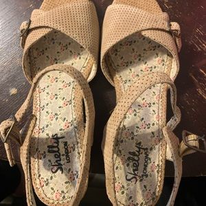 Shelly’s London “Cheesecake” size 9, never worn